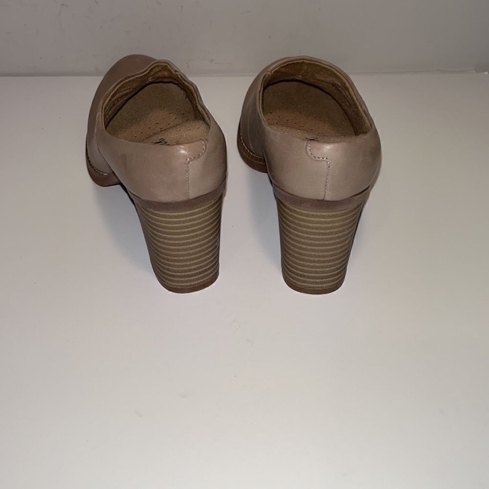 Vintage Nwot Softwalk tan leather 3” heel mules/ clogs - Picture 5 of 6